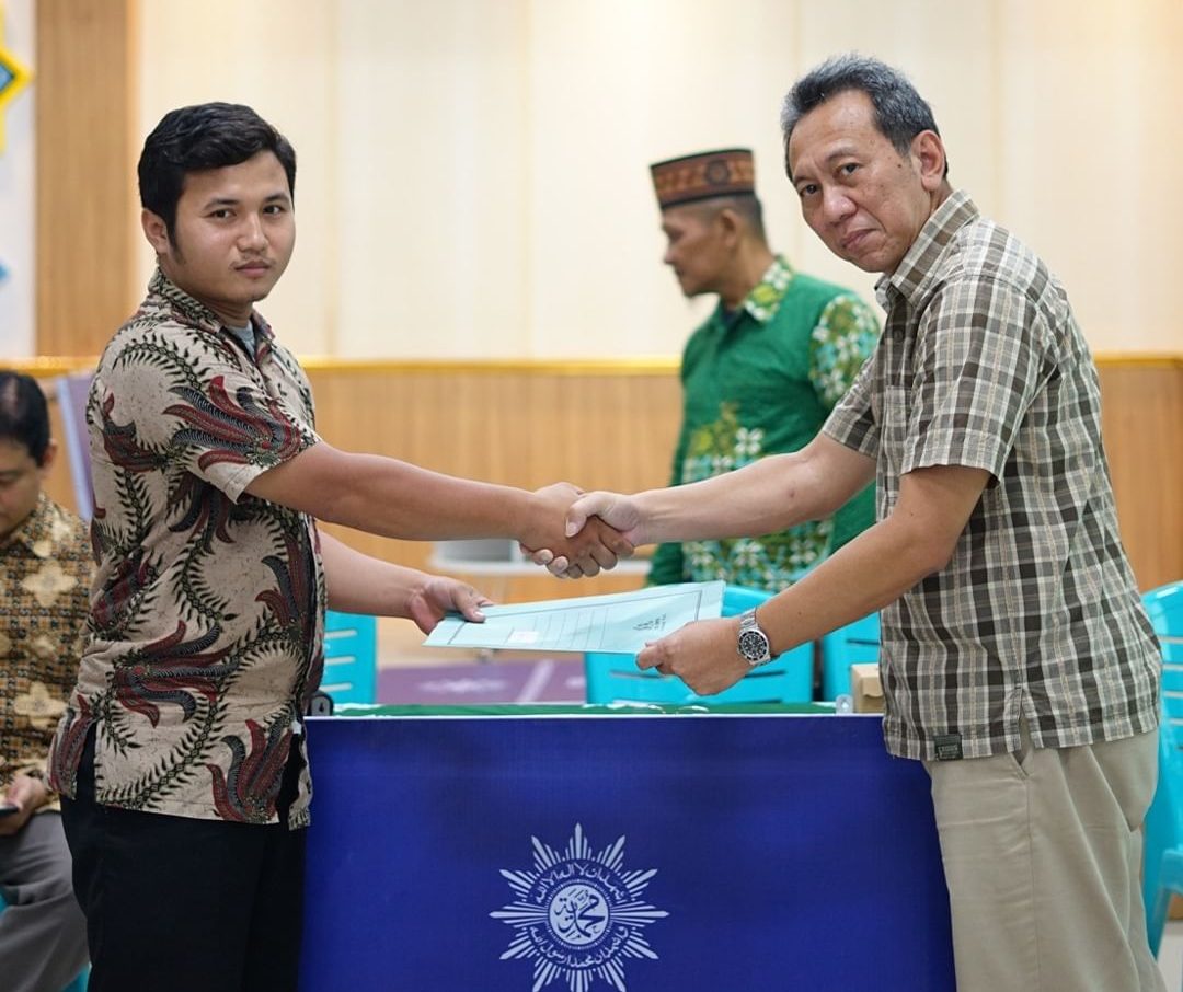 PENYERAHAN SK DAN PAPAN NAMA PRM